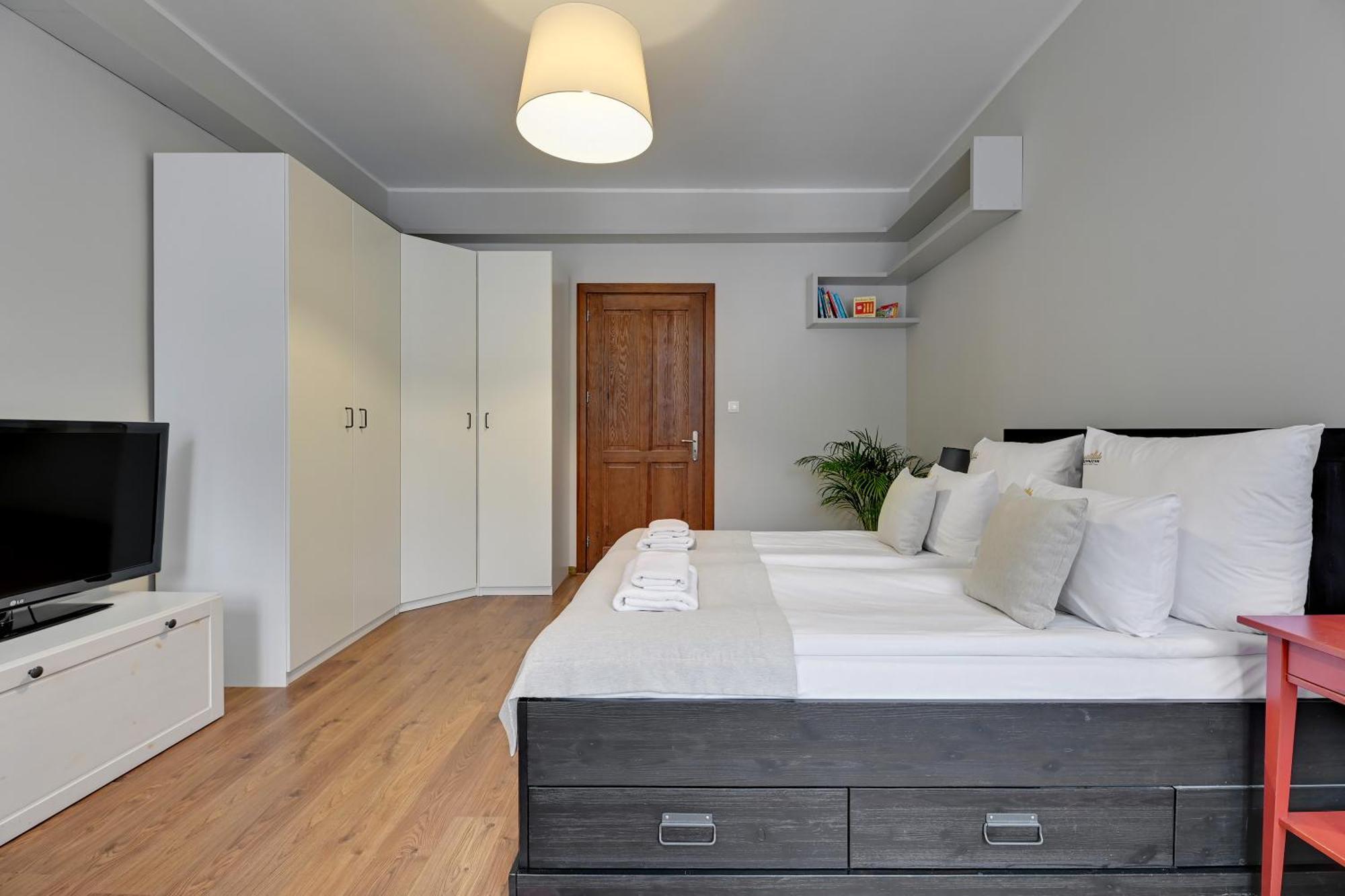 City Center, Art House & Family Stay By Downtown Apartments Гданьск Экстерьер фото