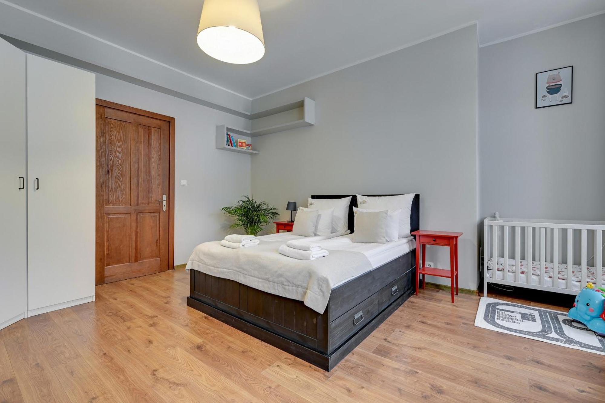 City Center, Art House & Family Stay By Downtown Apartments Гданьск Экстерьер фото